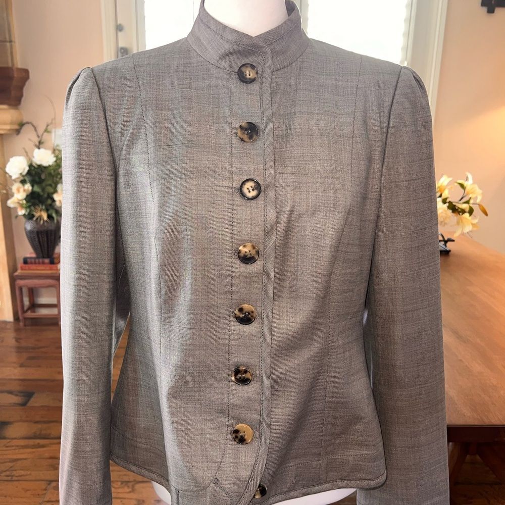 Armani Collezioni Virgin Wool And Silk Jacket With beautiful details size 10